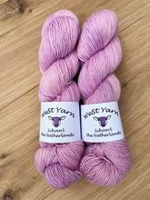 Afbeelding in Gallery-weergave laden, Blooming Lilacs Merlin