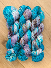 Afbeelding in Gallery-weergave laden, Head over heels Merino Singles & Silky Singles