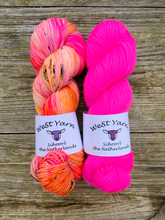 Load image into Gallery viewer, Flamingo Flair Deluxe Sock - WeStYarn