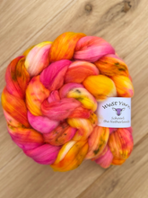 Load image into Gallery viewer, Love is in the air WeStYarn Merino Top