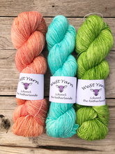 Afbeelding in Gallery-weergave laden, Lime Leaf Merlin - WeStYarn