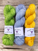 Afbeelding in Gallery-weergave laden, Lime Leaf Merlin - WeStYarn