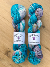 Afbeelding in Gallery-weergave laden, Head over heels Merino Singles &amp; Silky Singles
