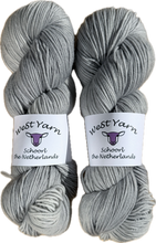 Afbeelding in Gallery-weergave laden, 2 skeins of WeStYarn Deluxe in soft grey named Pebbles
